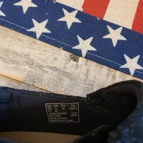 EUC Women’s Clark’s Collection Soft Wedge Glitter Fabric Shoe Black Size 6M - Picture 11 of 13